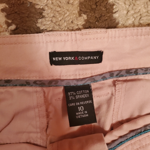 Two Pants Capri/Crop - Picture 2 of 13